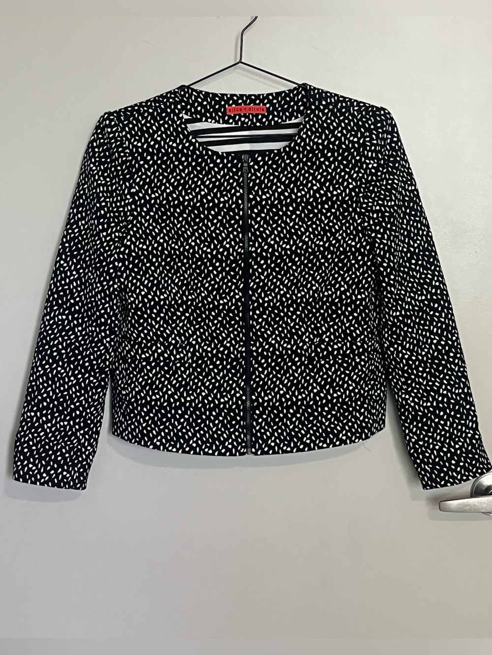 Alice + Olivia Black & White Pebble Print Zip Jacket Round Neck Sz S